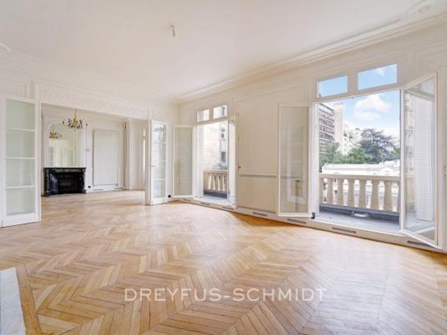 Appartement à louer à Paris 8Ème