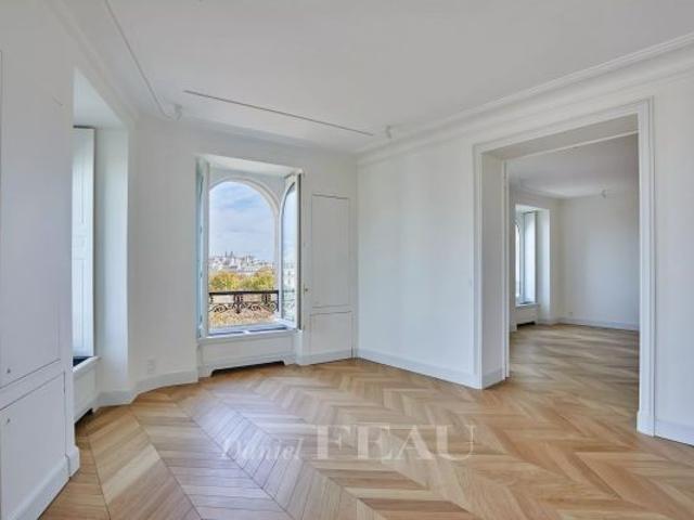 Appartement à louer à Paris 8Ème