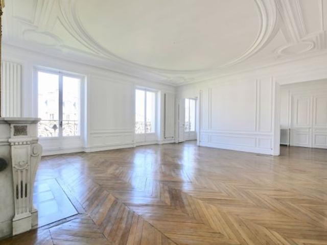 Appartement à louer à Paris 8Ème