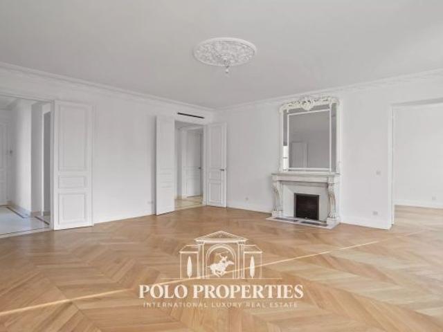 Appartement à louer à Paris 8Ème