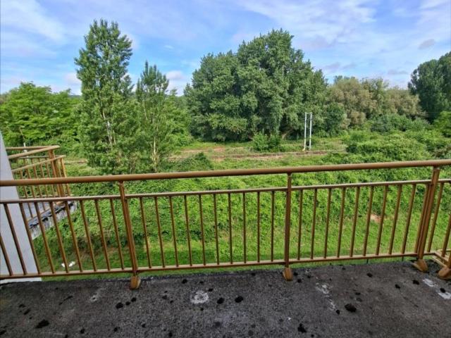 Appartement à louer à Petit Couronne, Normandie, €