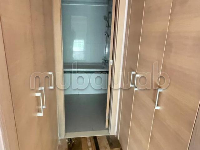 Appartement à louer à Riyad. 4 grandes pièces. Ascenseur et terrasse