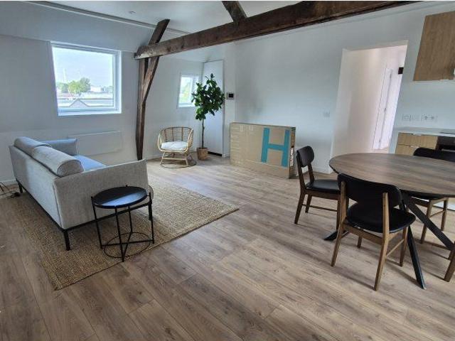 Appartement à Louer à VILLENEUVE D ASCQ 1500 €