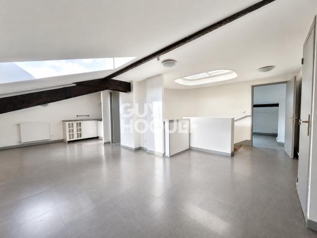 APPARTEMENT T3 A LOUER JEANNE D'ARC 75,24 m² AU SOL DERNIER ETAGE CAVE