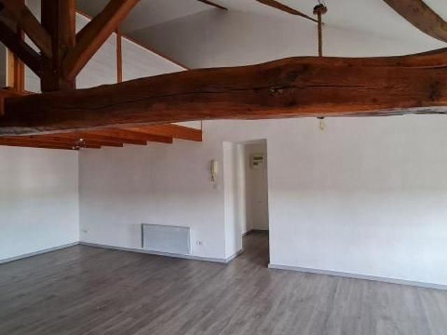Appartement à louer, disponible, à Pont l'Abbé d'Arnoult en Charente Maritime 17: Pont l'Ab.