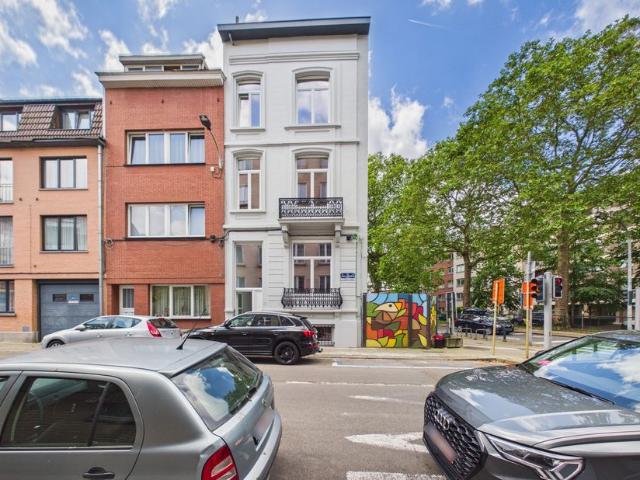Appartement à louer pour 1200 euro avec 1 chambres à coucher
