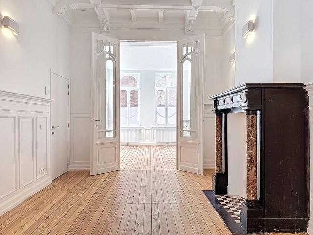 Appartement à louer pour 3650 euro avec 5 chambres à coucher