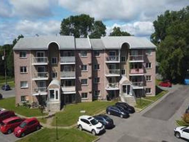 Appartement à Louer Rue du Rhin Québec, Les Rivières Québec 8 photos | Logis Québec