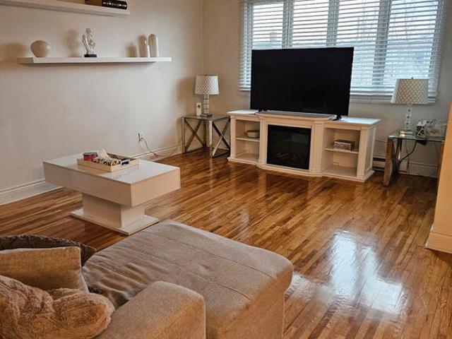 Appartement à Louer Rue Mirepoix, Saint Léonard Montréal 10 photos | Logis Québec