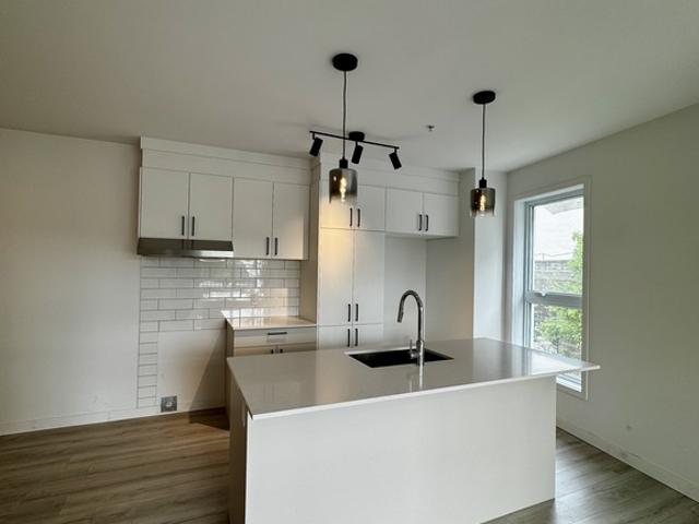 Appartement à Louer 152 rue King est, Fleurimont Sherbrooke 19 photos | Logis Québec