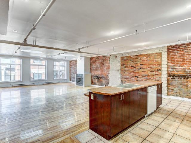 Appartement à Louer 15 Notre Dame St W, Montréal 30 photos | Logis Québec