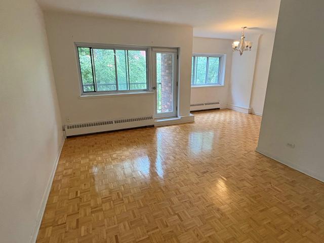 Appartement à Louer 1615 Bd Jules Poitras Saint Laurent H4N 1Z2, Saint Laurent Montréal 10 photos | Logis Québec
