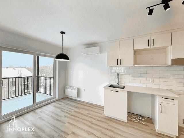 Appartement à Louer 1625 Évangéline, Les Nations Sherbrooke 11 photos | Logis Québec