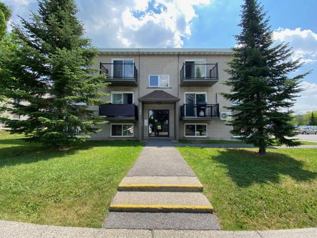 Appartement à Louer 166 Rue Bourgeois, Granby 2 photos | Logis Québec