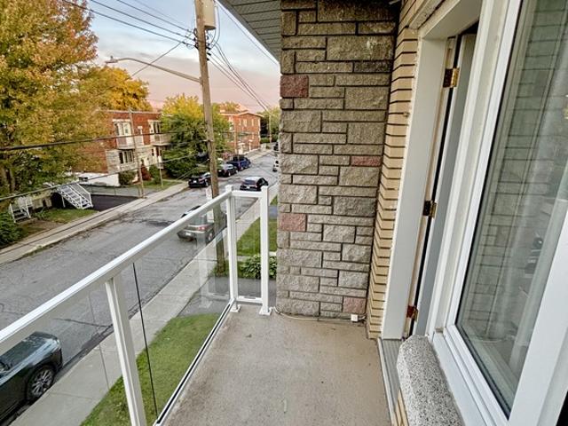 Appartement à Louer 16 jubinville, Pont Viau Laval 8 photos | Logis Québec