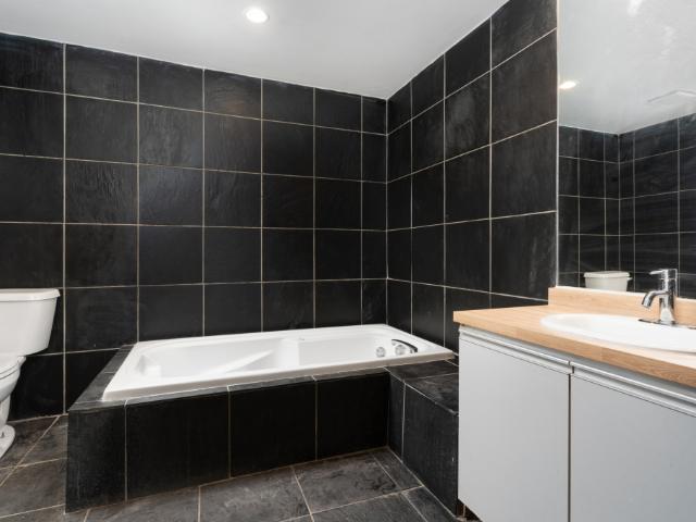 Appartement à Louer 1711 Rue Saint Denis, Ville Marie Centre Ville, Vieux Montréal 18 photos | Logis Québec