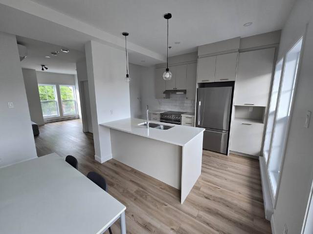 Appartement à Louer 1713 rue Girouard Ouest, Saint Hyacinthe 5 photos | Logis Québec