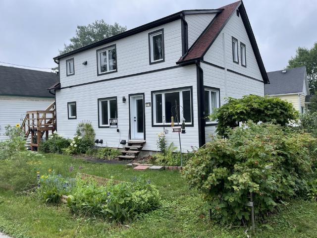 Appartement à Louer 17 A rue Front, Aylmer Gatineau 12 photos | Logis Québec