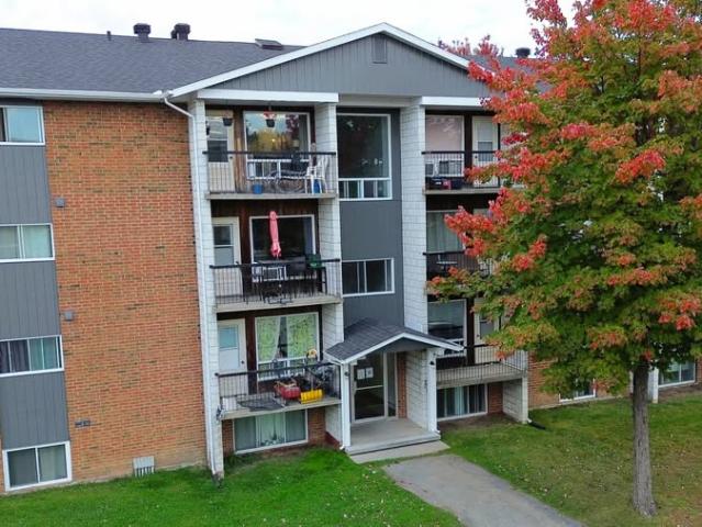 Appartement à Louer 1825 Rue Belvédère Sud, Mont Bellevue Sherbrooke 17 photos | Logis Québec