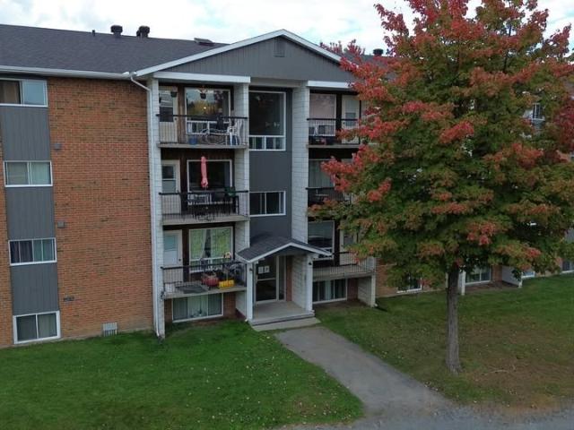 Appartement à Louer 1835 rue belvédère sud, Mont Bellevue Sherbrooke 18 photos | Logis Québec