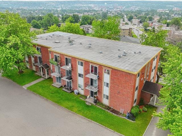 Appartement à Louer 1010 rue Papineau, Fleurimont Sherbrooke 7 photos | Logis Québec