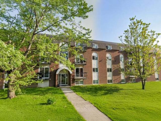 Appartement à Louer 1040 Rue Lacombe, Fleurimont Sherbrooke 14 photos | Logis Québec
