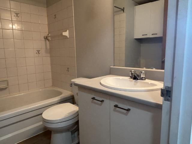 Appartement à Louer 1050 Rue du Conseil, Fleurimont Sherbrooke 11 photos | Logis Québec