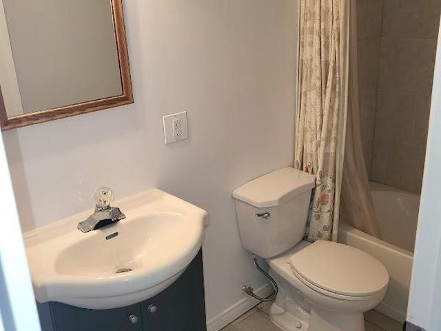 Appartement à Louer 109 Queen Street, Lennoxville Sherbrooke 4 photos | Logis Québec