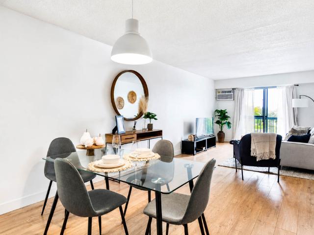 Appartement à Louer 1100 boul Vanier, Saint François Laval 15 photos | Logis Québec