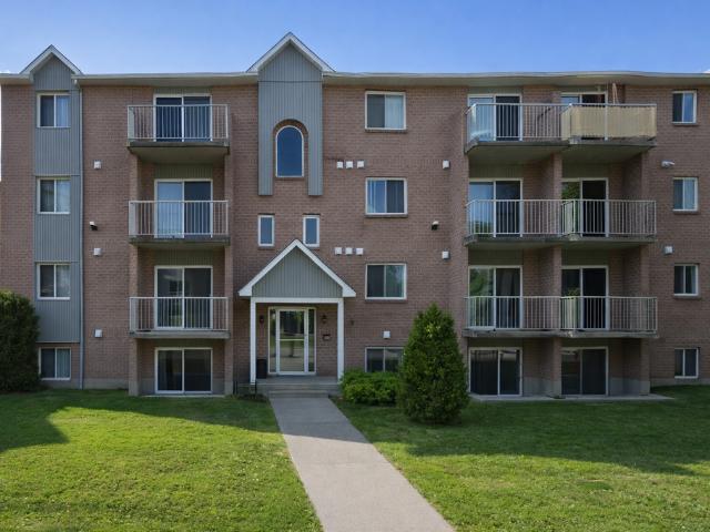 Appartement à Louer 1175 Rue Papineau, Fleurimont Sherbrooke 7 photos | Logis Québec