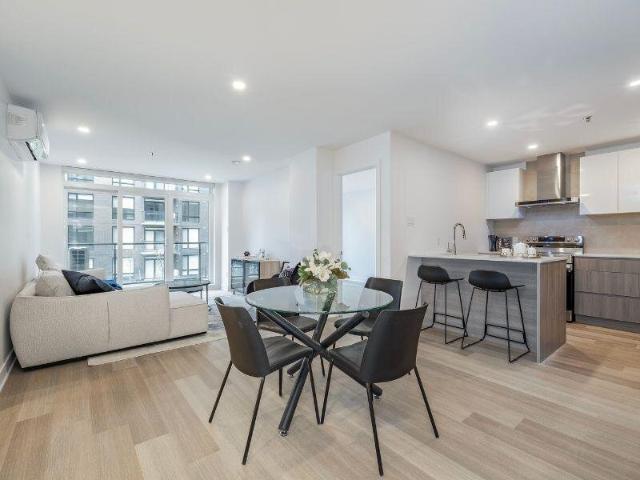 Appartement à Louer 120 Hymus blvd Pointe Claire 30 photos | Logis Québec