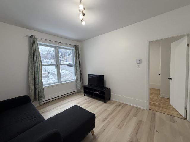 Appartement à Louer 12 Rue Saint Olivier, Québec, QC G1R 1E9, Canada, La Cité Limoilou Québec 9 photos | Logis Québec