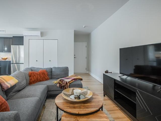 Appartement à Louer 1375 Croissant Sherwood, Mont Royal 30 photos | Logis Québec