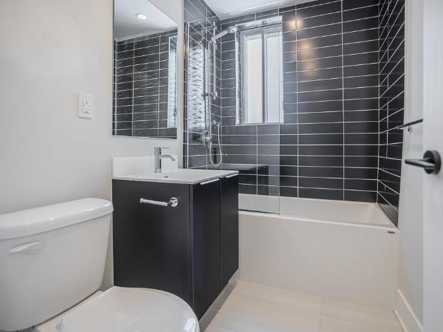 Appartement à Louer 1375 Croissant Sherwood, Mont Royal 30 photos | Logis Québec
