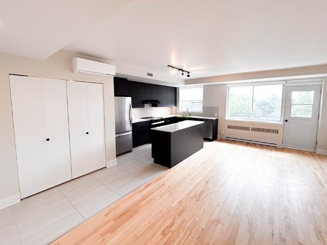Appartement à Louer 1375 Sherwood Cres, Mont Royal 29 photos | Logis Québec