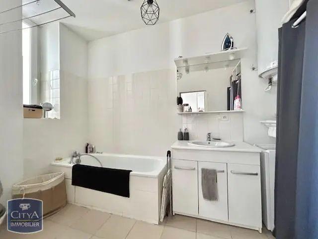 Appartement à louer 1 pièce 34m²