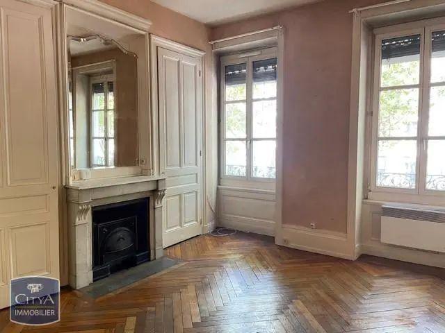 Appartement à louer 1 pièce 41.79m²