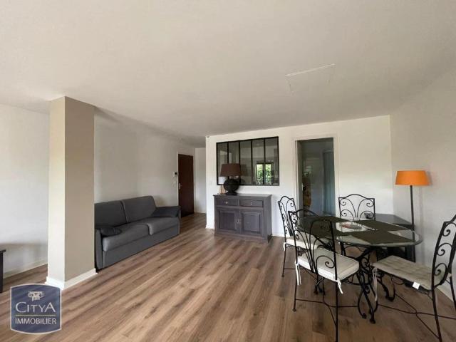Appartement à louer 1 pièce 46.8m²