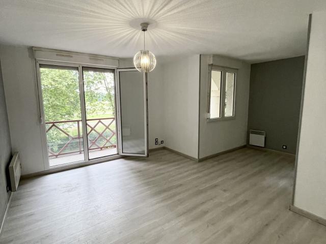 Appartement à louer, 1 pièce PAU 64000
