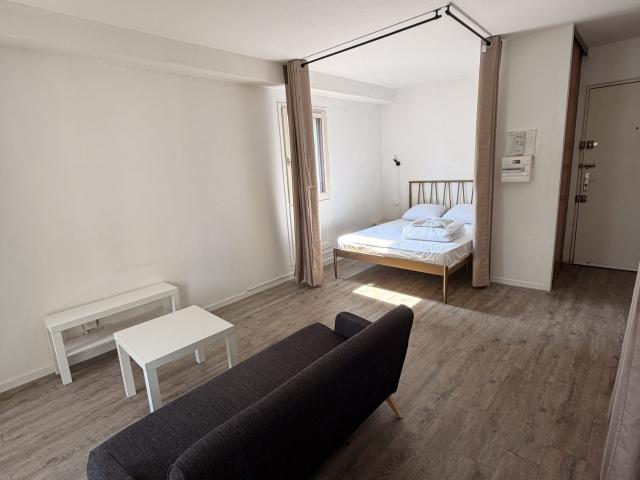 Appartement à louer, 1 pièce PAU 64000