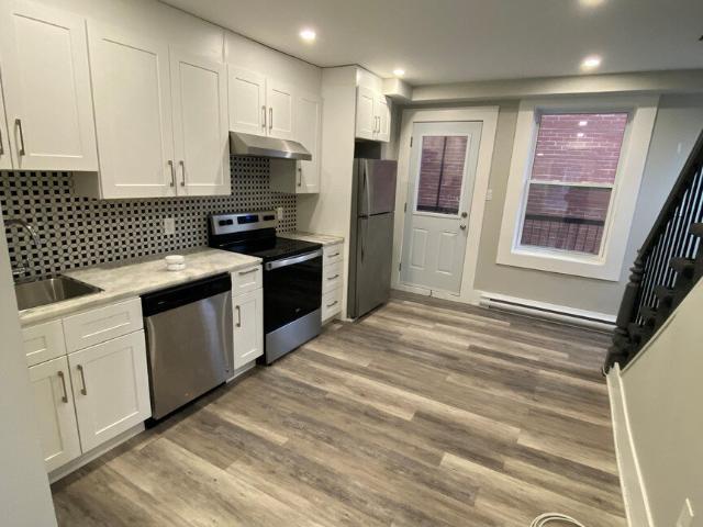 Appartement à Louer 2421 De Maisonneuve East, Montréal 30 photos | Logis Québec