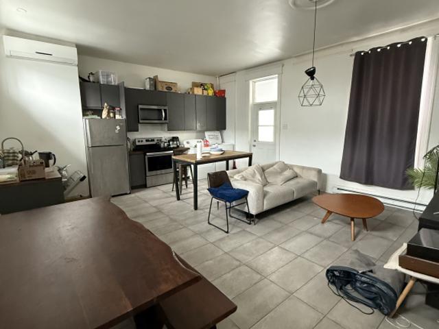 Appartement à Louer 2477 Notre Dame O, Le Sud Ouest Montréal 8 photos | Logis Québec