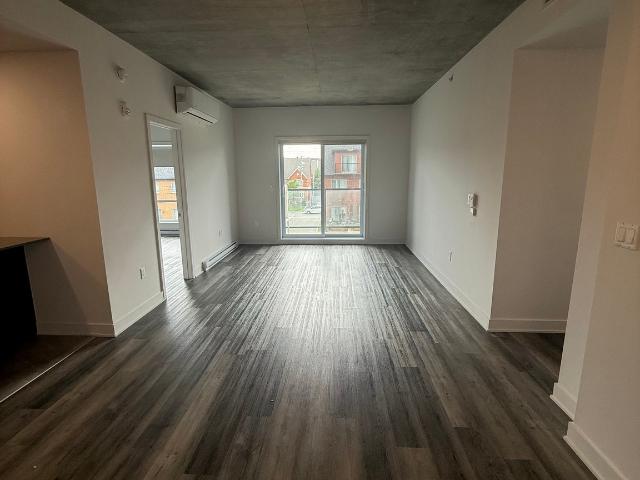 Appartement à Louer 250 Boulevard Hymus, Pointe Claire 30 photos | Logis Québec