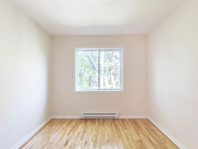 Appartement à Louer 265 Rue Riverside, Saint Lambert 18 photos | Logis Québec