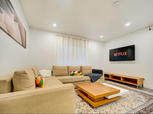 Appartement à Louer 2693 Rue Davidson, Montréal, QC, Mercier/Hochelaga Maisonneuve Montréal 9 photos | Logis Québec