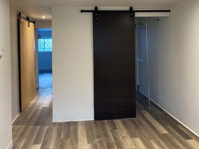 Appartement à Louer 2735, Saint Laurent Montréal 11 photos | Logis Québec