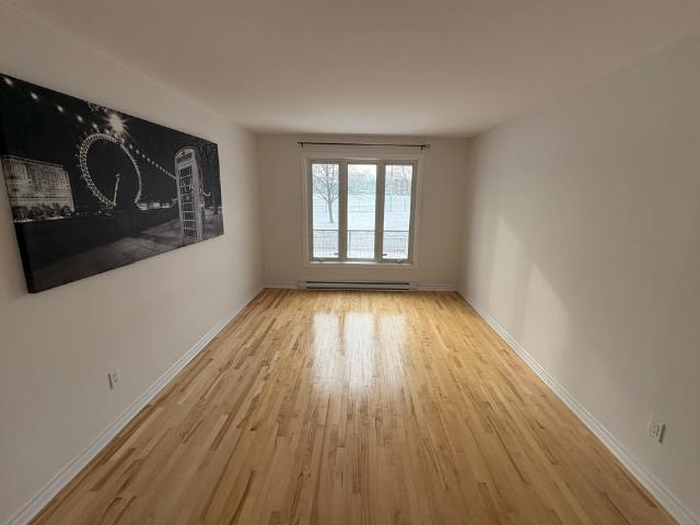 Appartement à Louer 2127 rue Brébeuf, Le Vieux Longueuil Longueuil 14 photos | Logis Québec