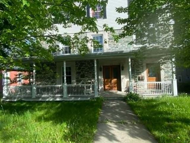 Appartement à Louer 212 1 rue de Montréal, Les Nations Sherbrooke 12 photos | Logis Québec