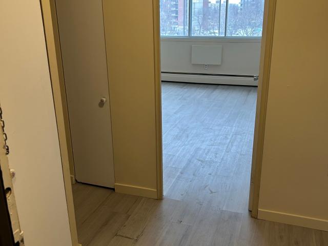 Appartement à Louer 239 Bd Deguire Saint Laurent H4N 1P2, Saint Laurent Montréal 6 photos | Logis Québec