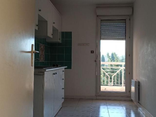 Appartement à louer 2 pièces • Marignane